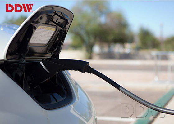 আউটডোর আইএসও 900001 চার্জ পাইল ডিজিটাল সাইনেজ 70 ইঞ্চি ডিডিডাব্লিউ-এডি 7001 এস শক্তি কার জন্য 2500 নিট