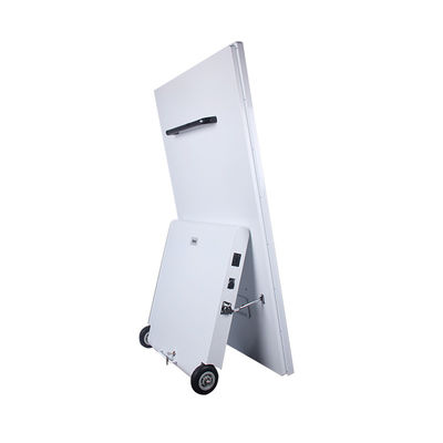 55 ইঞ্চি আউটডোর ডিজিটাল সিগনেজ বহনযোগ্য ব্যাটারি এবং এলসিডি বিজ্ঞাপন বিজ্ঞাপন প্রচারের জন্য স্ক্রিন